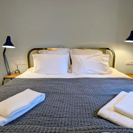 Right Place Beaune (Cote d'Or)