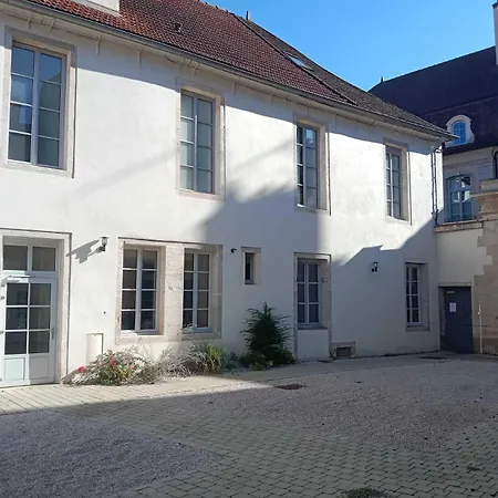 Right Place Apartment