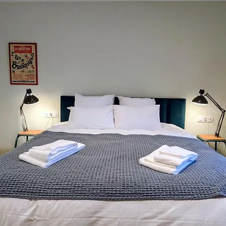 Right Place Apartment *