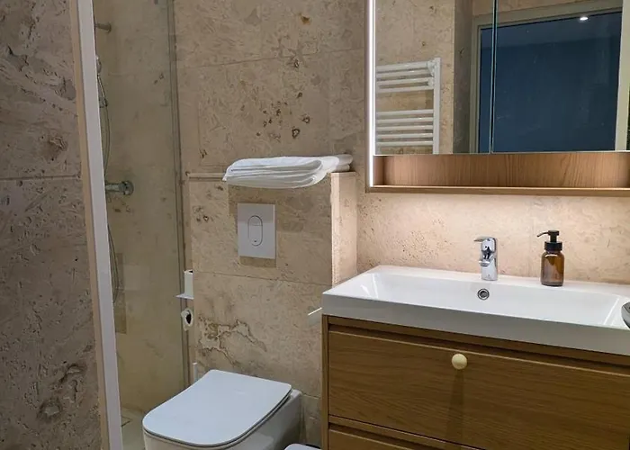 Right Place Apartment