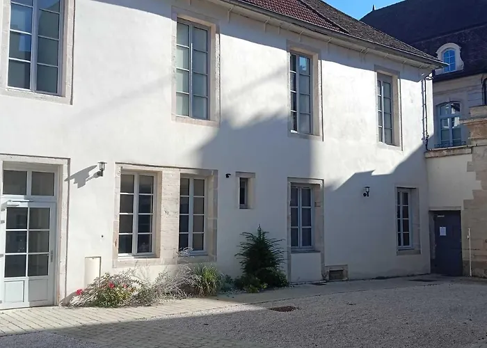 Right Place Apartment