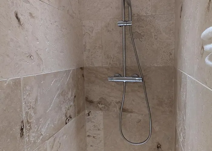 Right Place Apartment